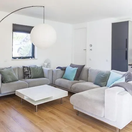 Serro - Beautiful House For 10 People Just 10 Minutes Walk From Beach And Centre فيلة