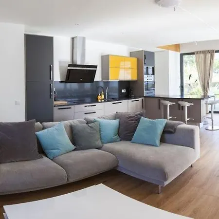 Serro - Beautiful House For 10 People Just 10 Minutes Walk From Beach And Centre كارفويرو